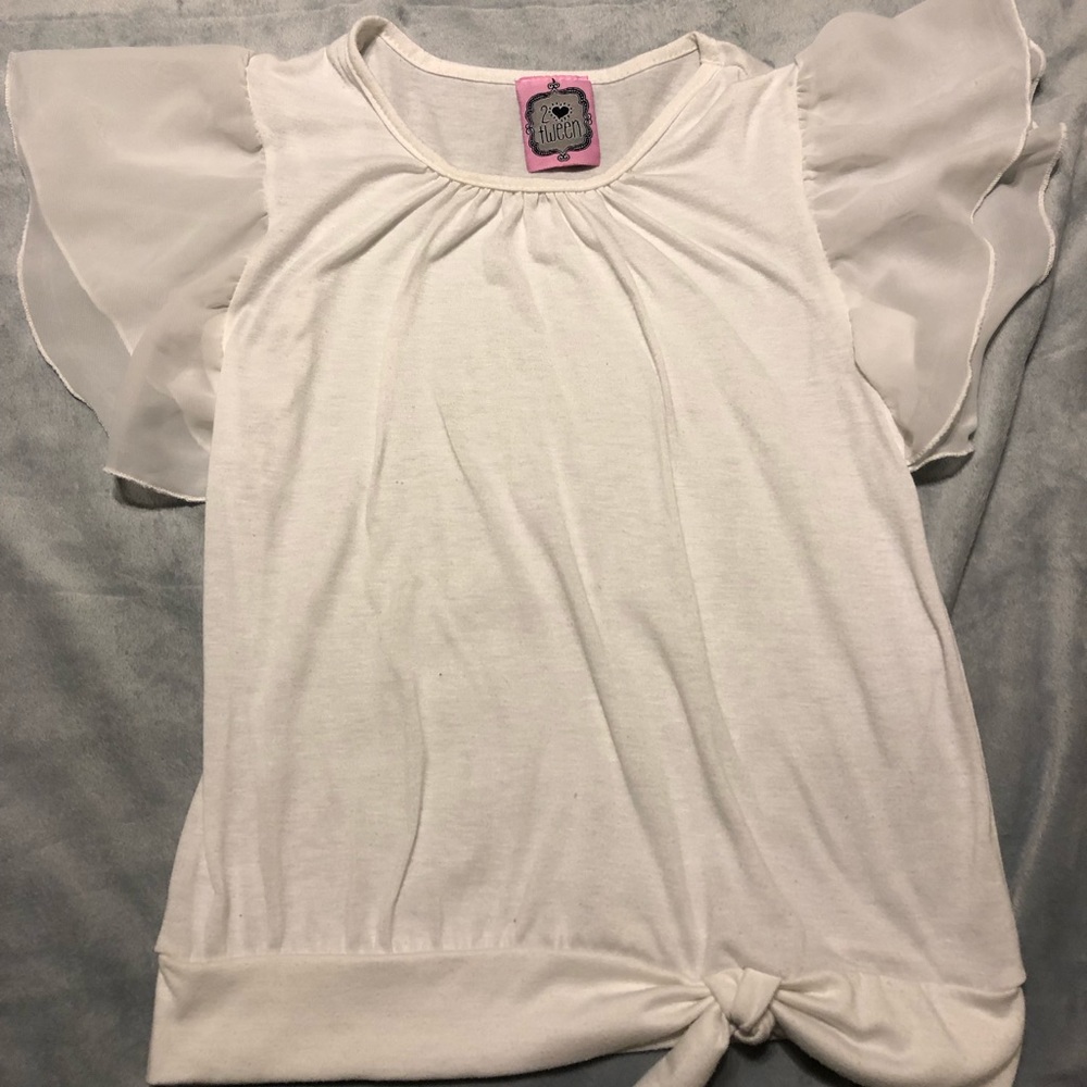 Super cute white top-Bundle kids’ clothes and save
